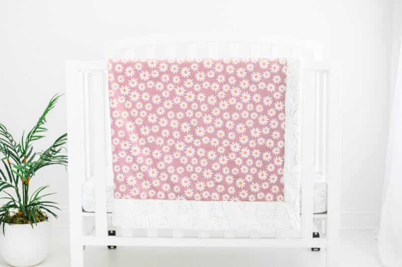 Daisy Print in pink blanket